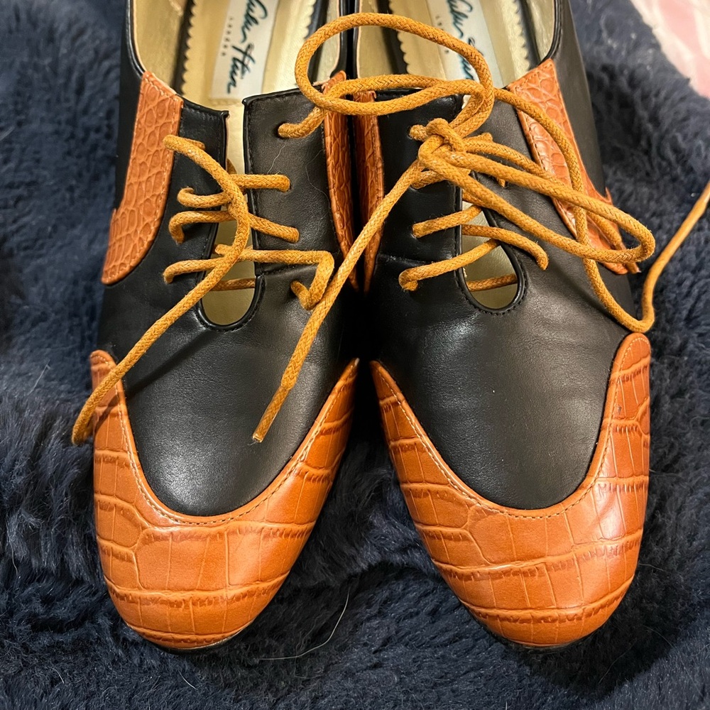 Lulu Hun London Black and tan Lace-Up block heel.
